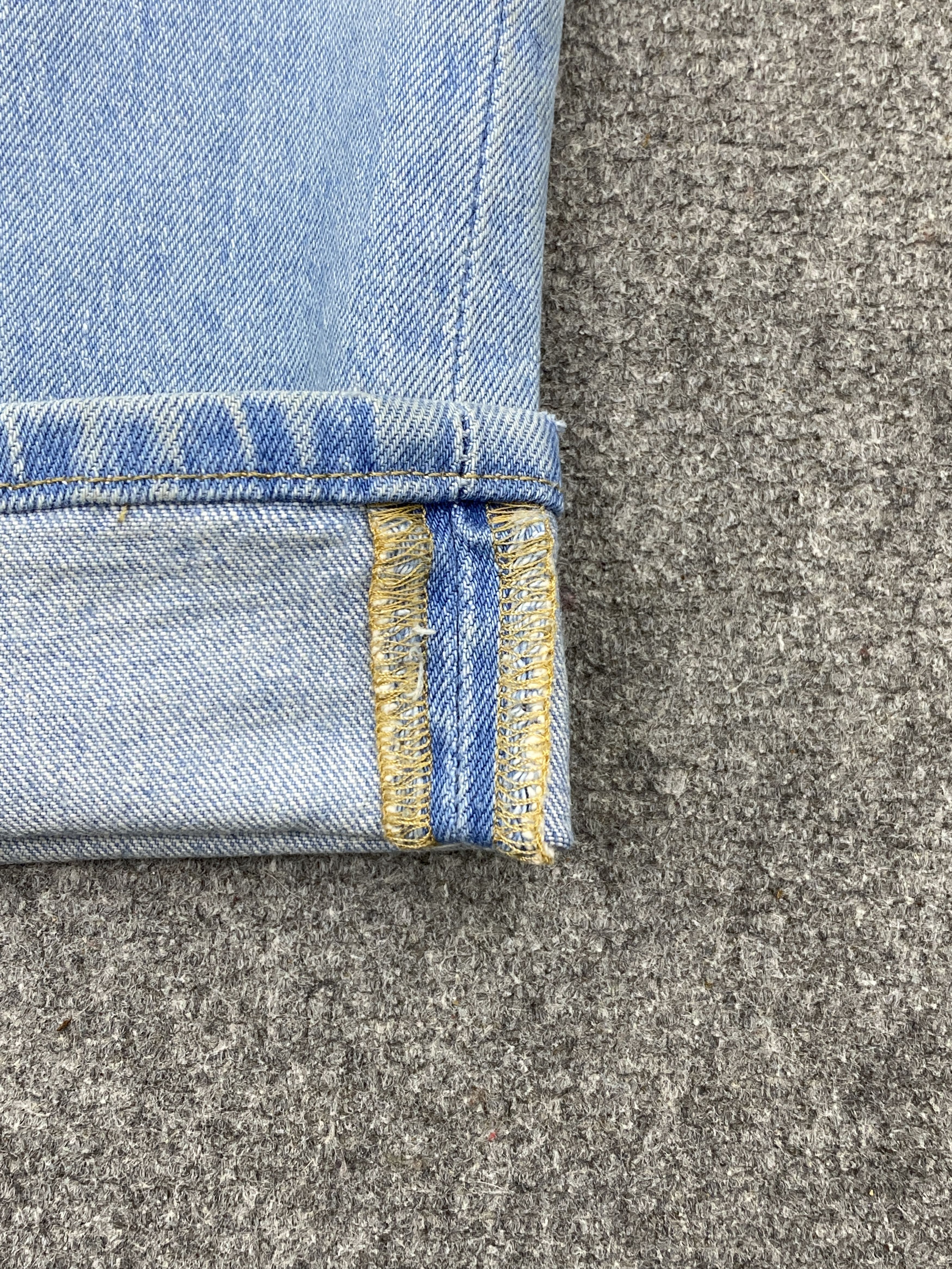 Levi's Vintage Levis 501 Light Wash Blue Jeans DP2755 Size US 32 / EU 48 - 16 Thumbnail