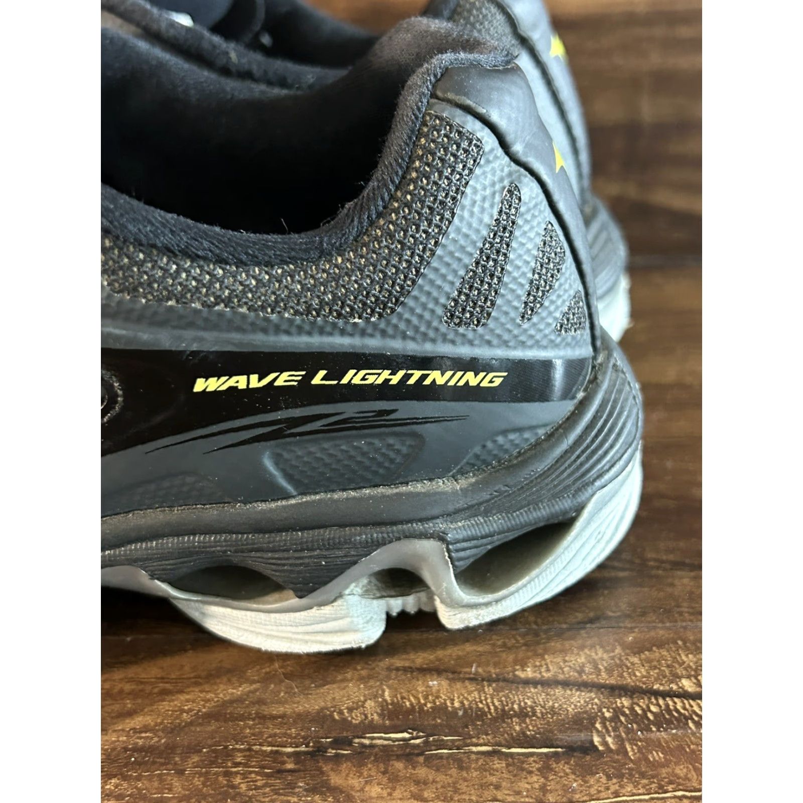 Mizuno Mizuno Wave Lightning Sneaker Womens sz 7.5 Black Yellow Silver Athletic Size US 8 / IT 38 - 3 Thumbnail