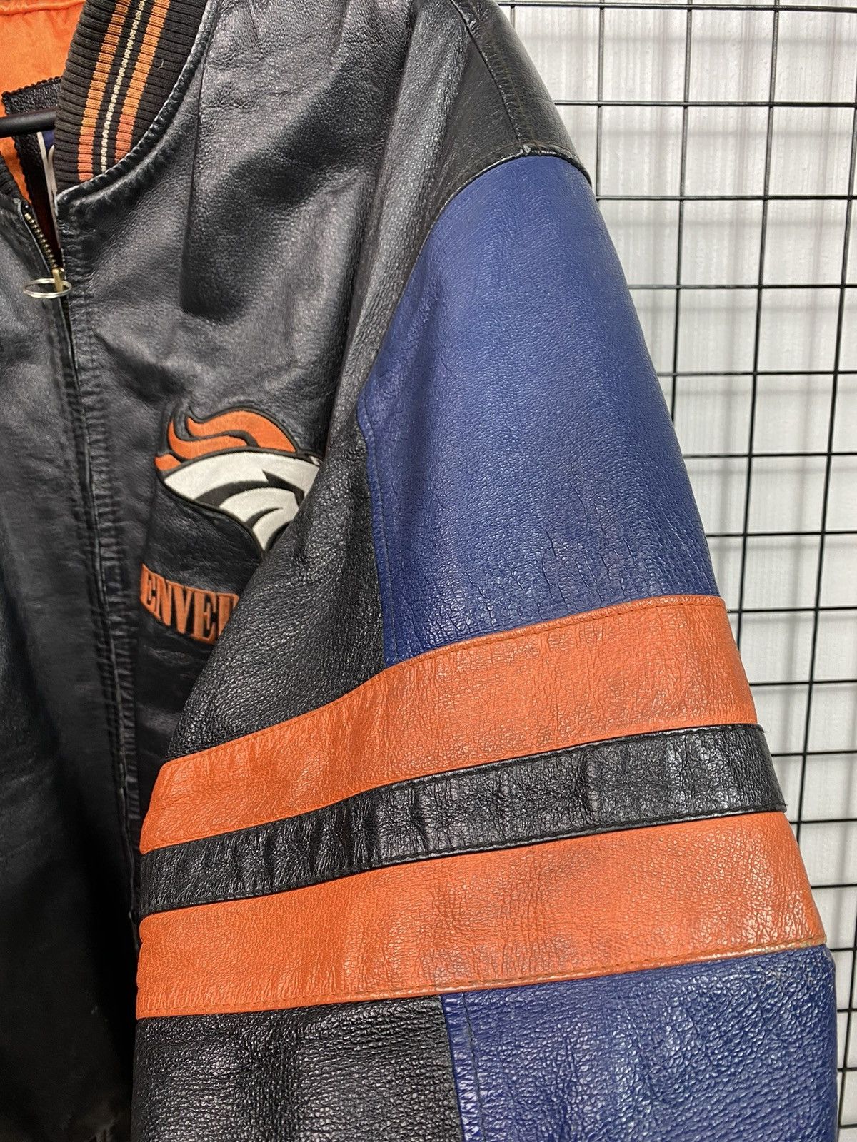 Other Vintage Denver Broncos NFL Leather Bomber Jacket Varsity XL Size US XL / EU 56 / 4 - 10 Thumbnail