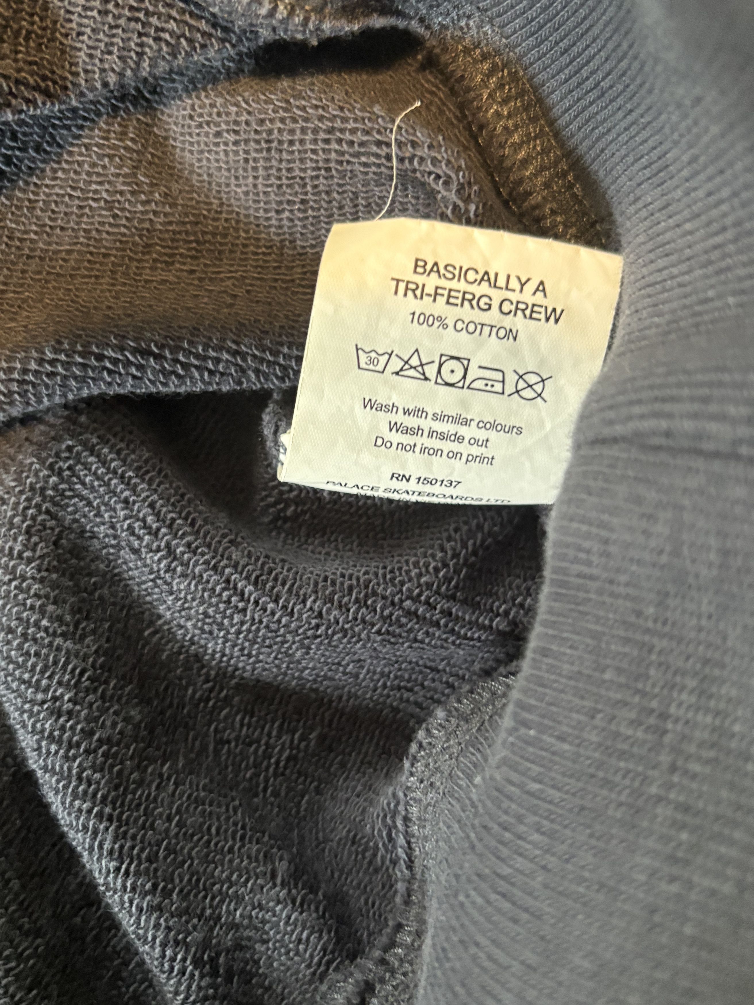 Palace BASICALLY A TRI-FERG CREW Size US L / EU 52-54 / 3 - 3 Thumbnail