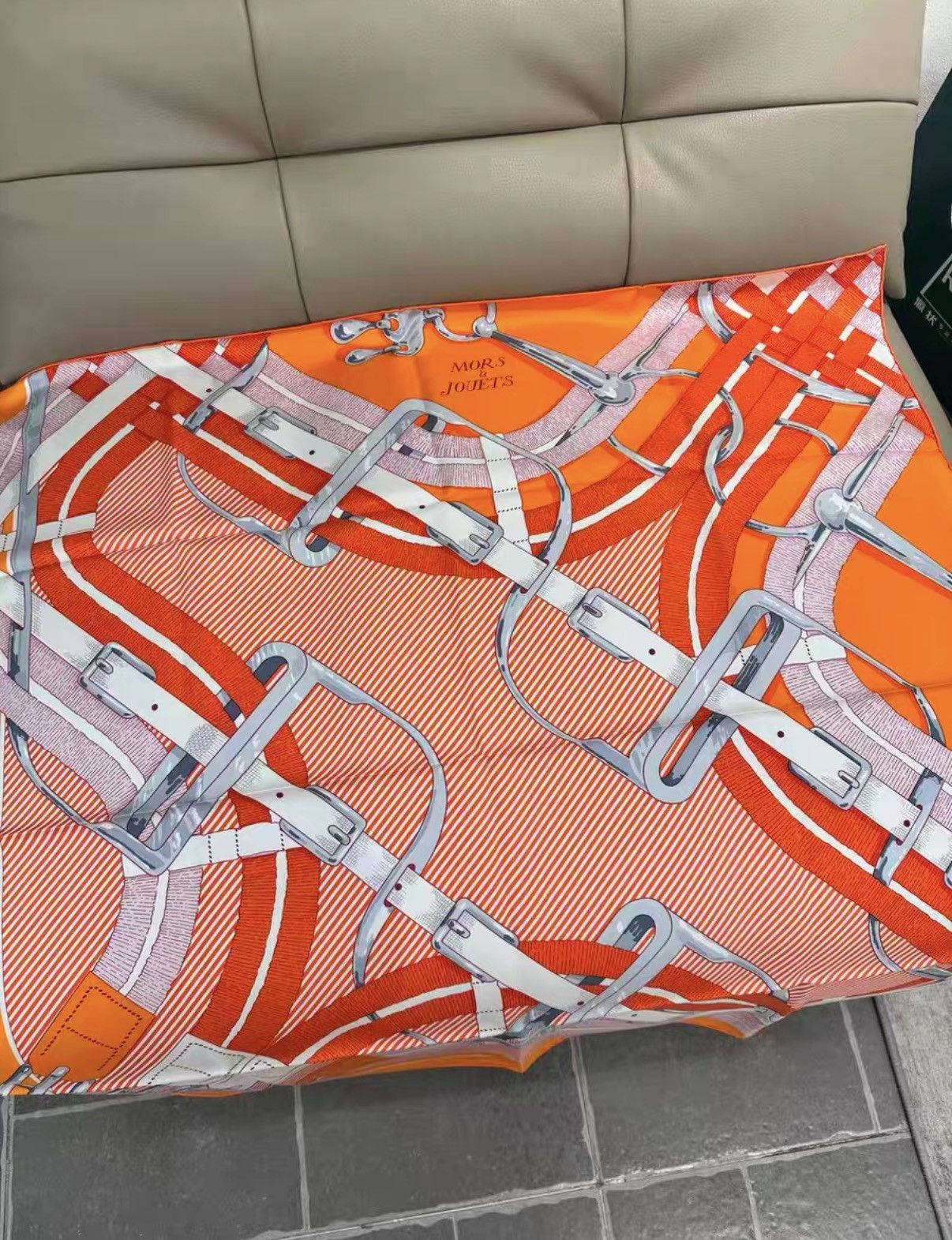 Hermes Brand new with tag Hermès silk square scarf J38 Size ONE SIZE - 3 Thumbnail