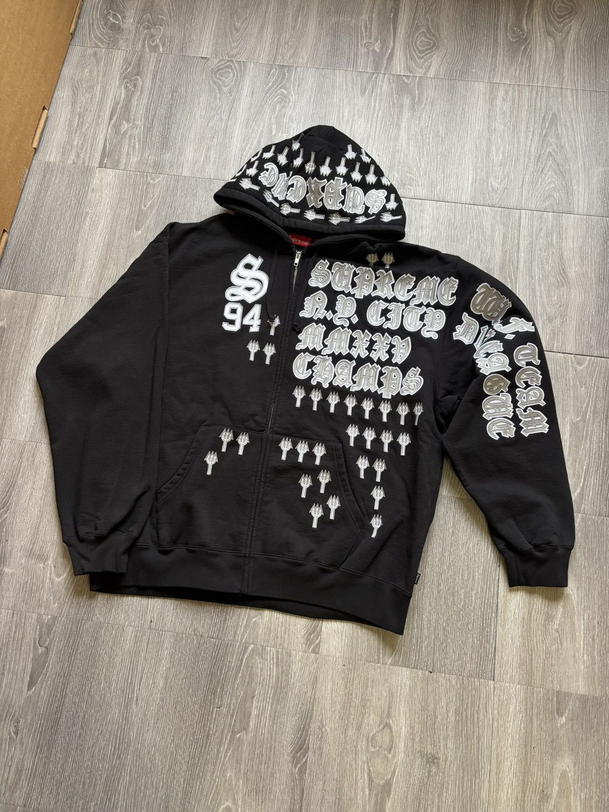 Supreme Supreme Black League Champs Zipup Hoodie Size US XXL / EU 58 / 5 - 2 Thumbnail