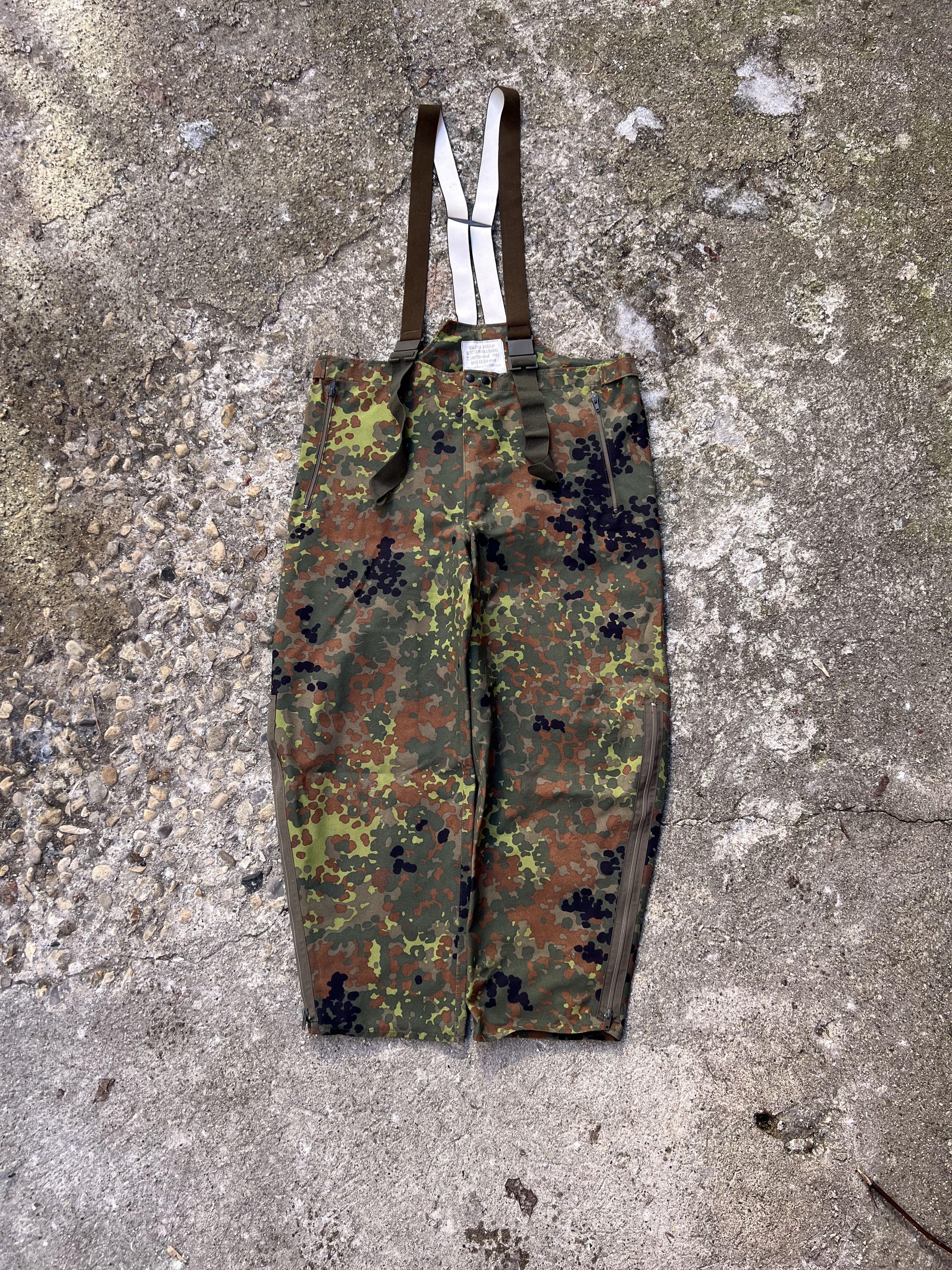 Goretex × Vintage VTG 1993 German Military Flecktarn Camo Goretex Bib Pants Size US 36 / EU 52 - 1 Thumbnail
