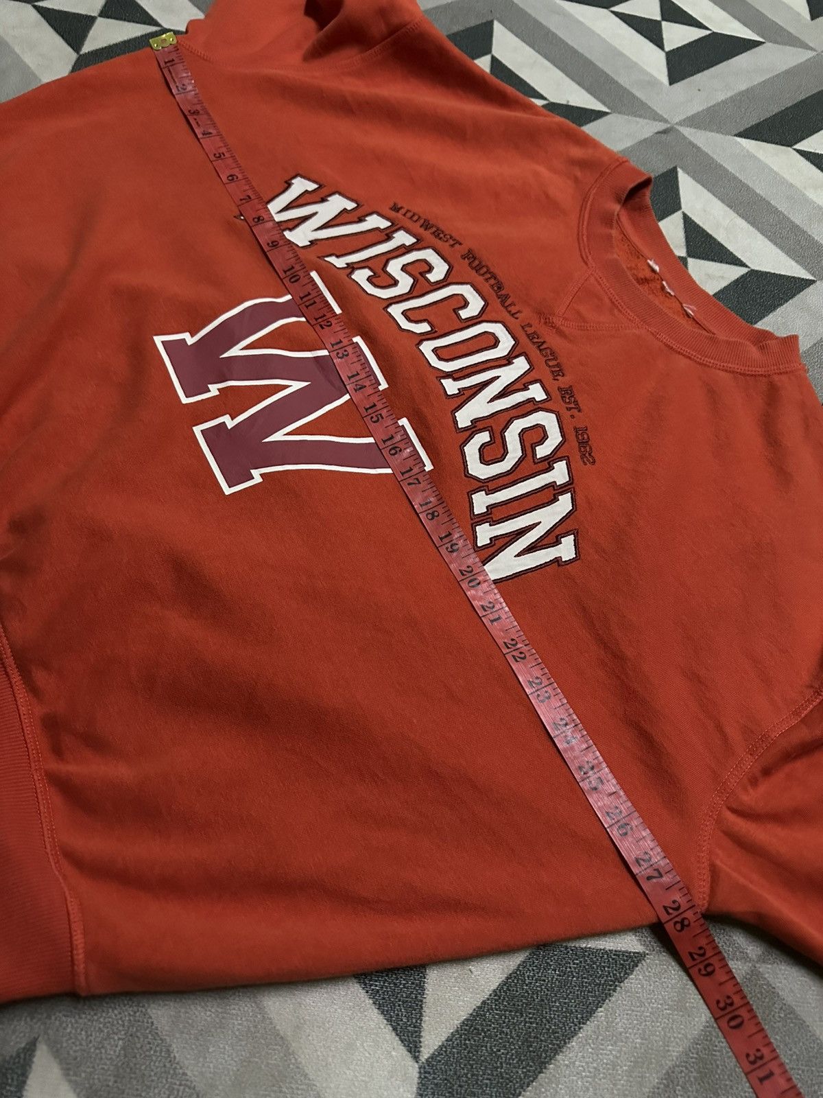 H&M H&M Wisconsin football 1962 sweatshirt Size US L / EU 52-54 / 3 - 4 Thumbnail