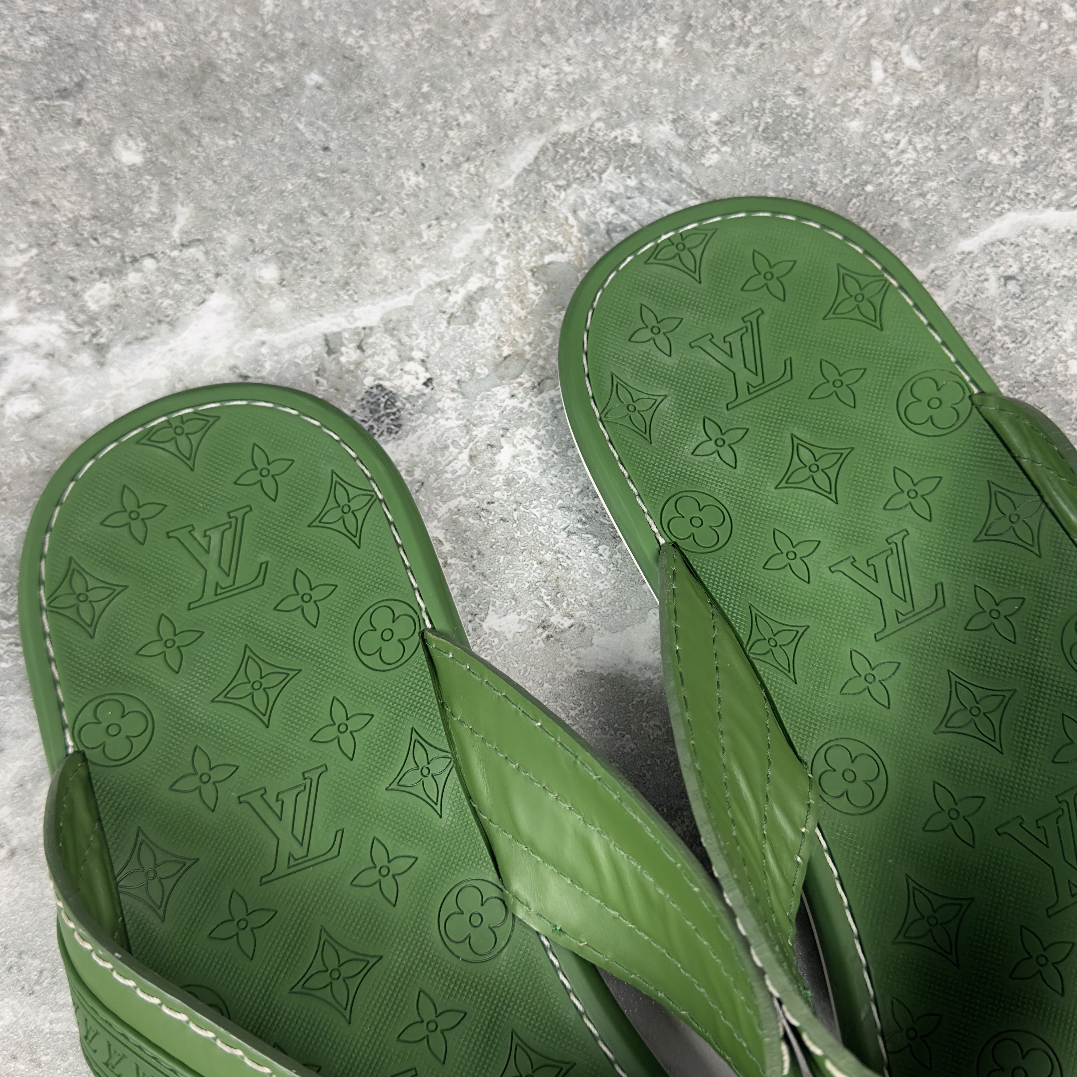 louis-vuitton-waterfront-sandals-logo-flip-flop-rubber-grailed
