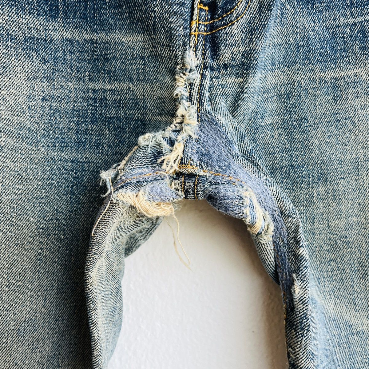 Levi's Vintage Levi's R Tag Distresse Selvedge Jeans Talon Zipper Size US 31 - 10 Thumbnail