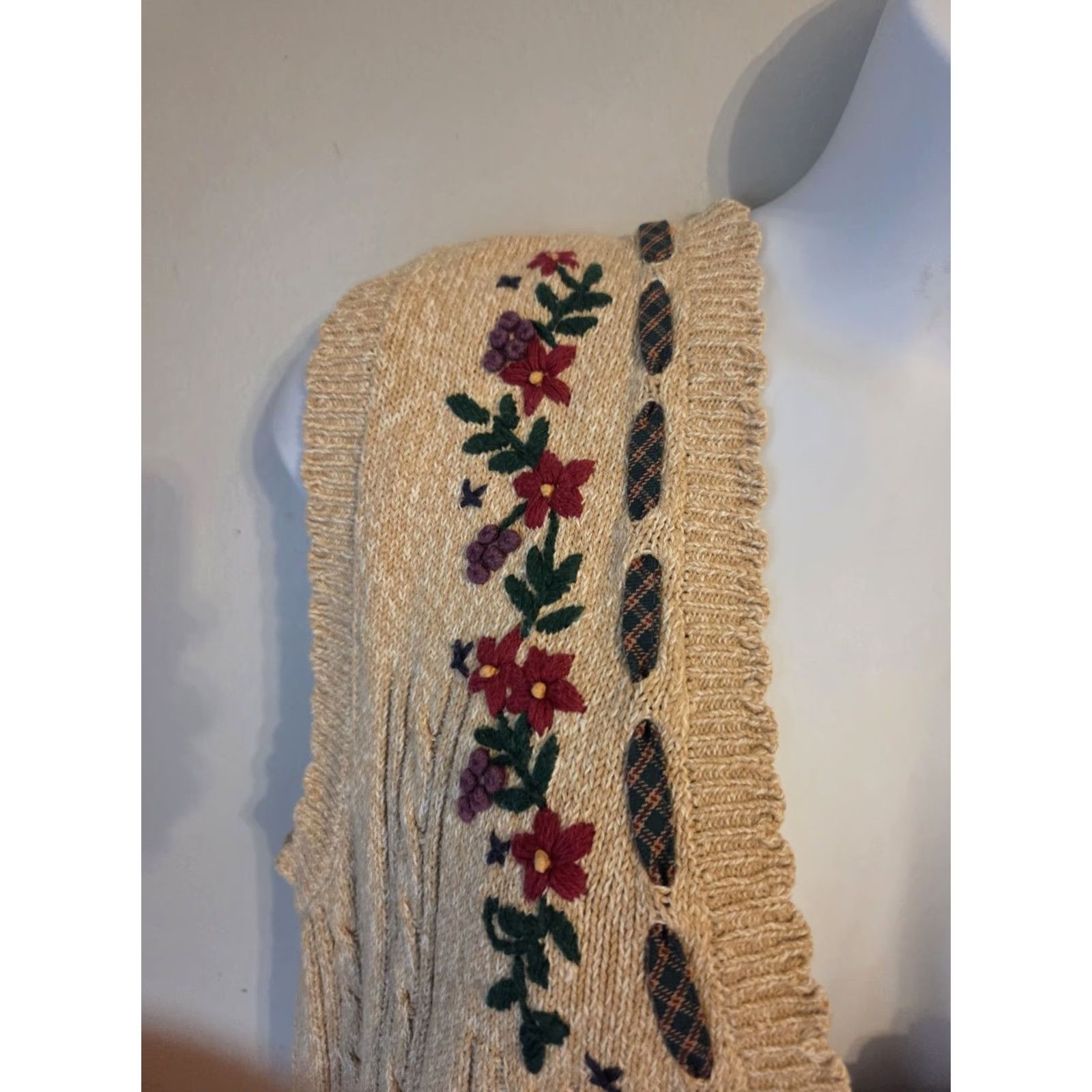 Jantzen VINTAGE Jantzen Classics Beige Floral Embroidered Sleeveless Sweater Vest L Beige 1980s Womens Mans Boys Girls Creative? Size L / US 10 / IT 46 - 3 Thumbnail