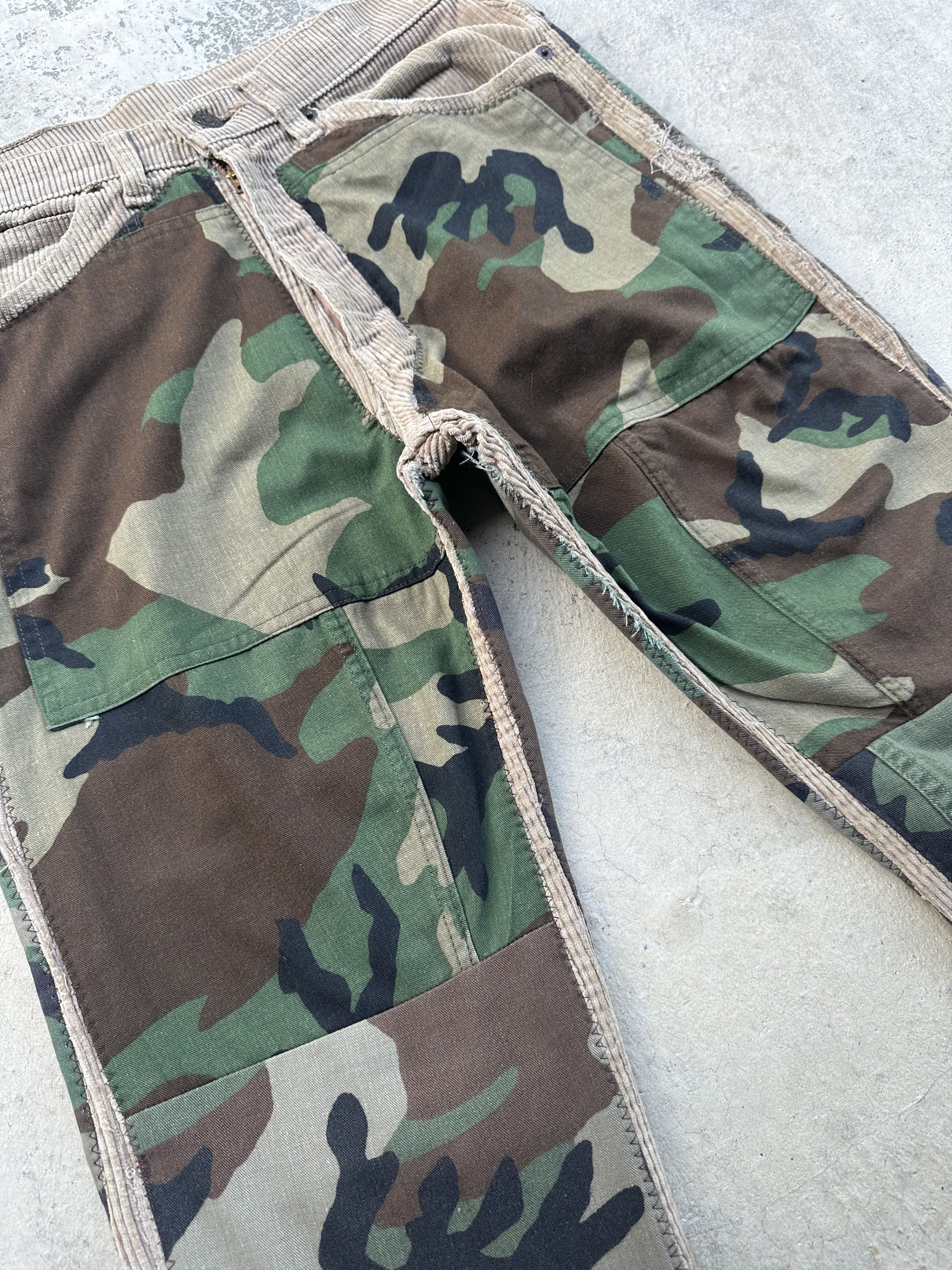 Levi's Vintage Levis 80s No 10 Reconstructed Woodland Camo Curduroy Size US 29 - 11 Thumbnail