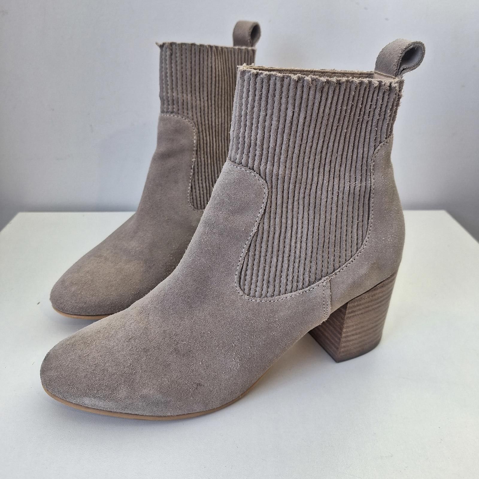 Designer Airflex Women Size 7 Suede Leather Heel Shoes Winter Ankle Boots in Beige