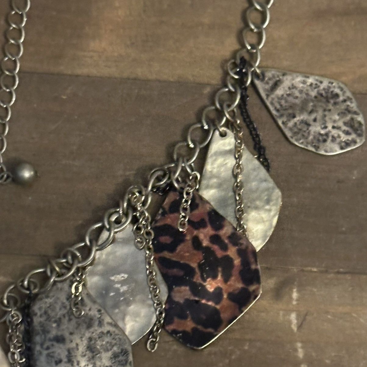 Other Chunky gold tone and leopard print dangle statement necklace Size ONE SIZE - 5 Thumbnail