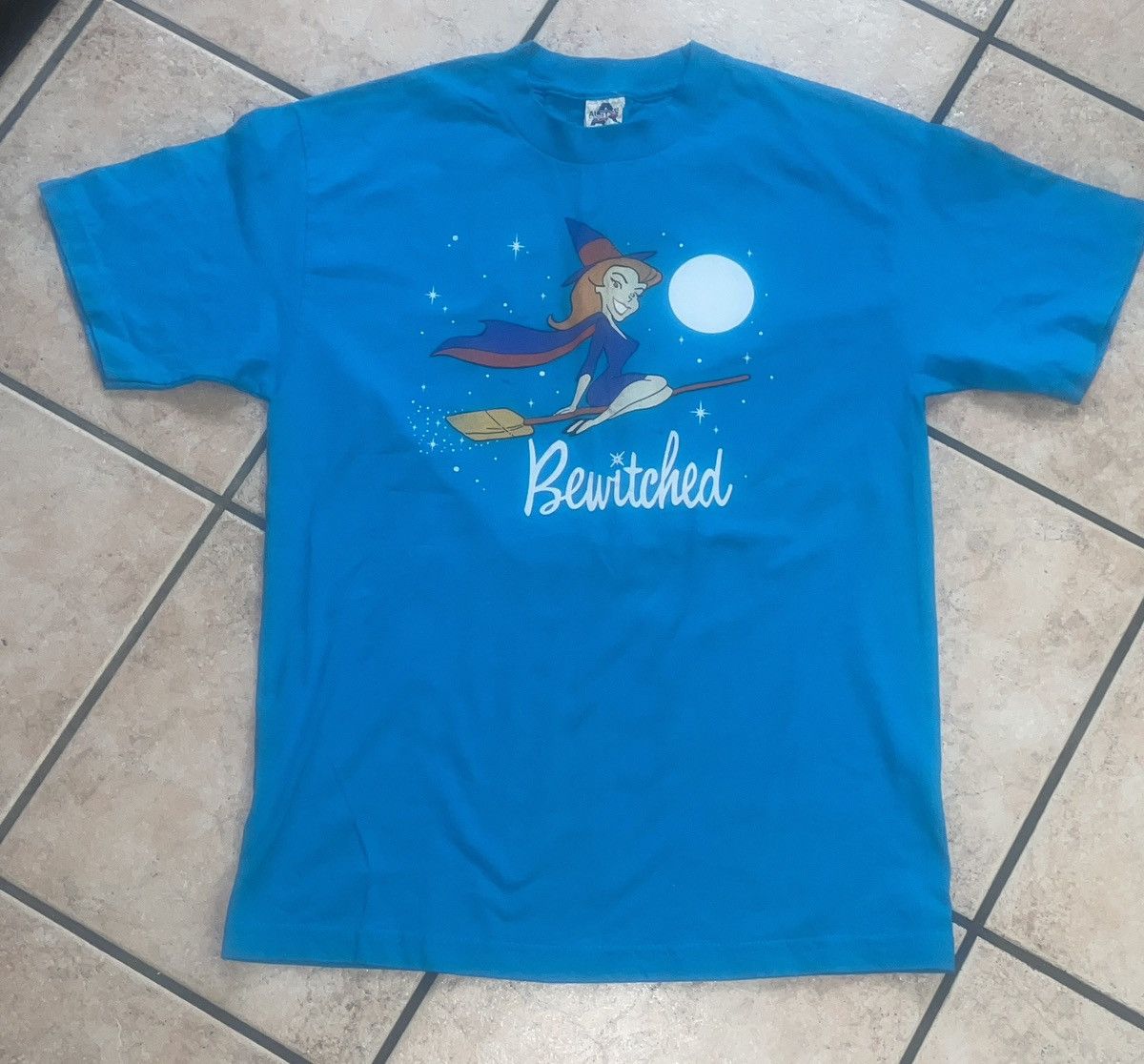 Alstyle Bewitched tv show graphic tshirt Size M / US 6-8 / IT 42-44 - 1 Thumbnail