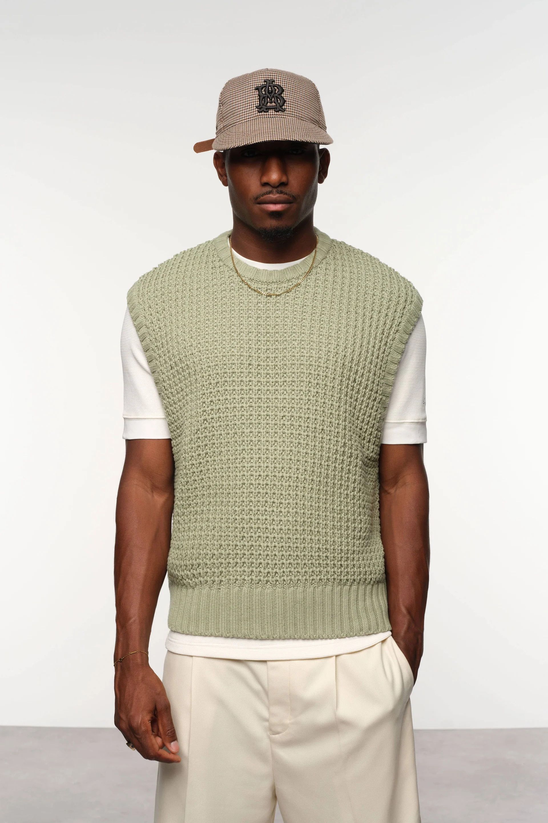 About:Blank moss stitch knitted vest Size US L / EU 52-54 / 3 - 4 Thumbnail