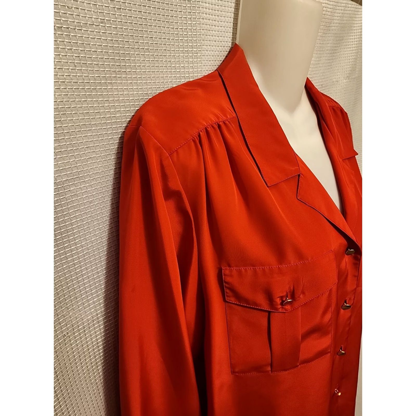 Vintage Vintage Womens Large Red Silk Blend Blouse Gold Buttons Button Down Office Sz Size L / US 10 / IT 46 - 5 Thumbnail