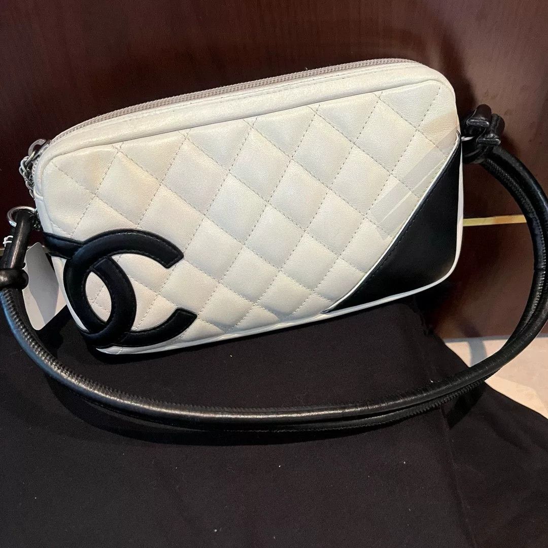 Chanel Pre-loved Bag Very good condition Size ONE SIZE - 1 Thumbnail