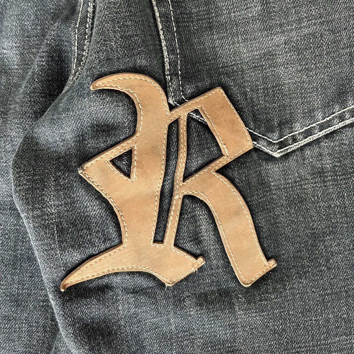 Yasuyuki Ishii Yasuyuki Ishii 2000's Studded Gem 'Rocaille' Jeans Size US 29 - 7 Thumbnail