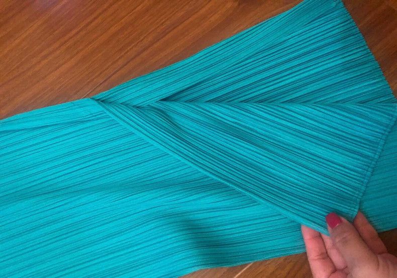 Issey Miyake Issey Miyake size:3 Blue pleated trousers Size 31" - 2 Thumbnail
