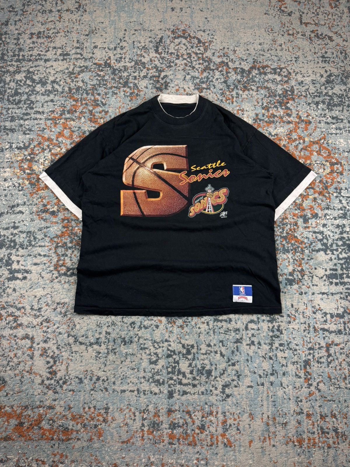 Nutmeg Vintage 90s Nutmeg Seattle Sonics NBA basketball graphic tee Size US XL / EU 56 / 4 - 1 Thumbnail