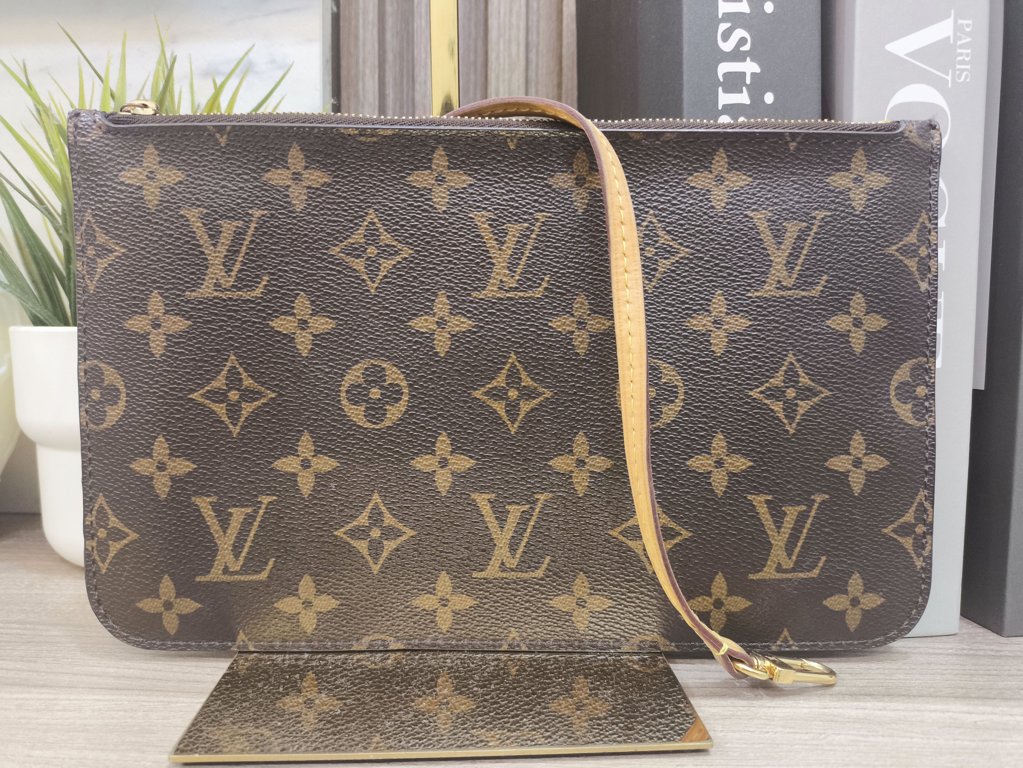 Louis Vuitton Louis Vuitton Monogram Neverfull GM Pouch Accessories Bag Size ONE SIZE - 1 Thumbnail