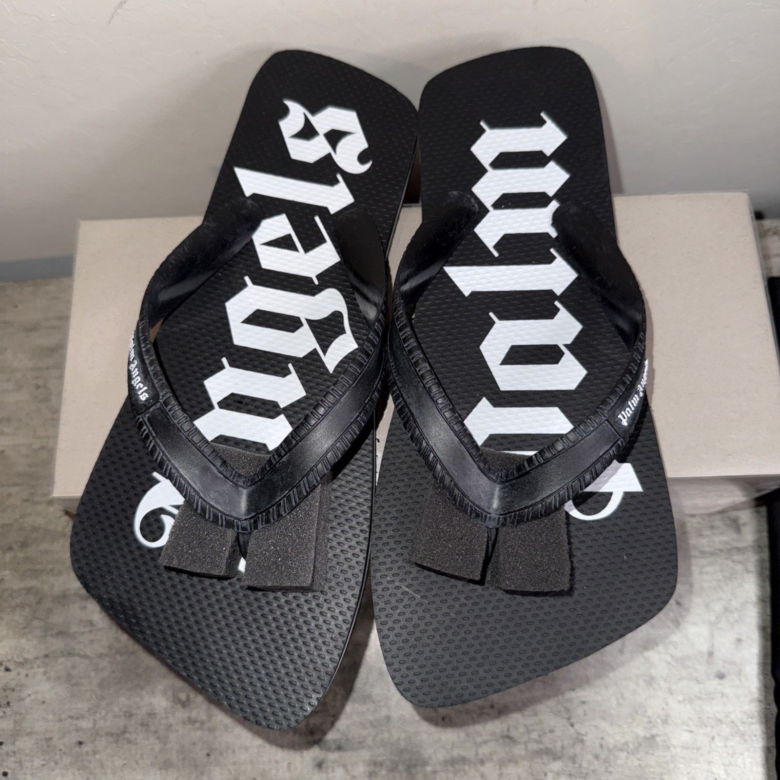 Palm Angels Palm Angels Black/ White Logo Flip Flops Sz 40 Men’s 6.5 US Size US 6.5 / EU 39-40 - 2 Thumbnail
