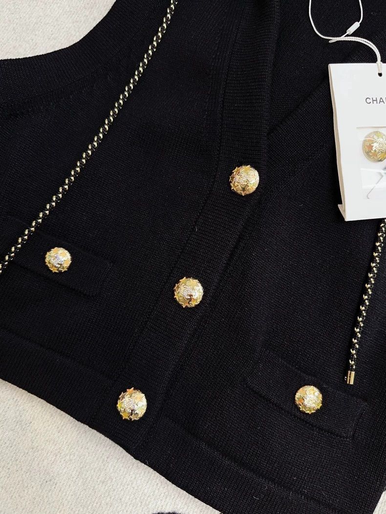 Chanel Chanel Black Cashmere Knit Vest with Gold Details Size S / US 4 / IT 40 - 3 Thumbnail