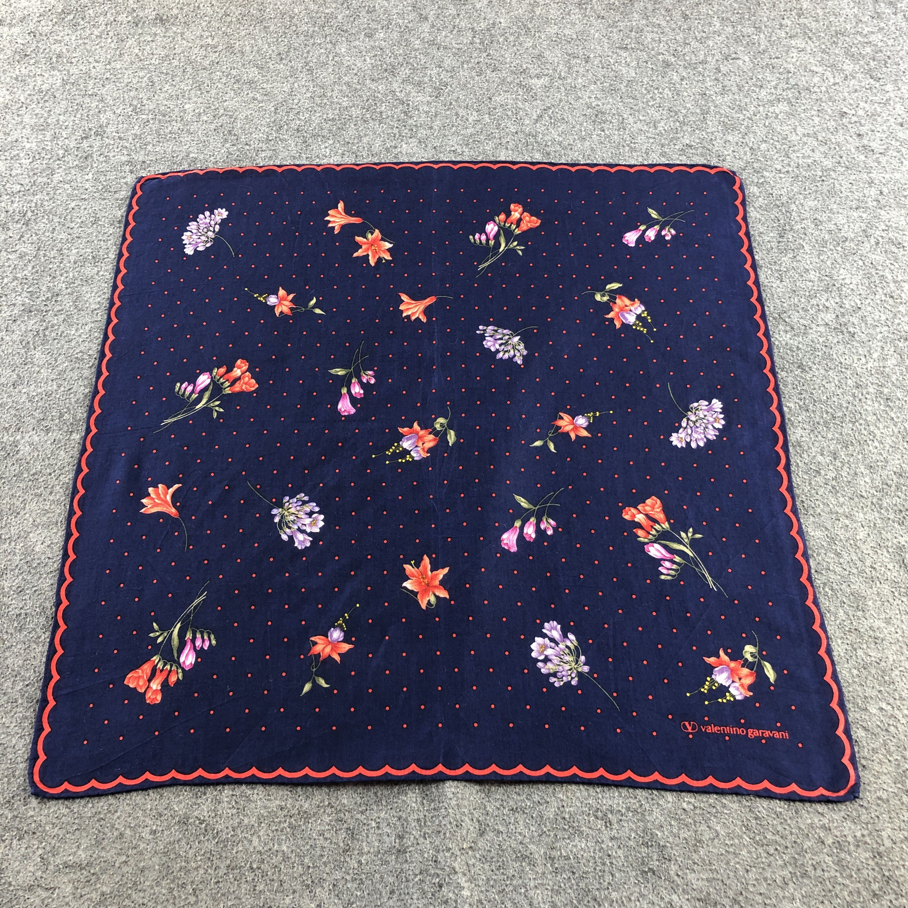 Vintage ValenTINO GarAVANI Handkerchief Neckerchief Bandana H2680 Size ONE SIZE - 2 Thumbnail