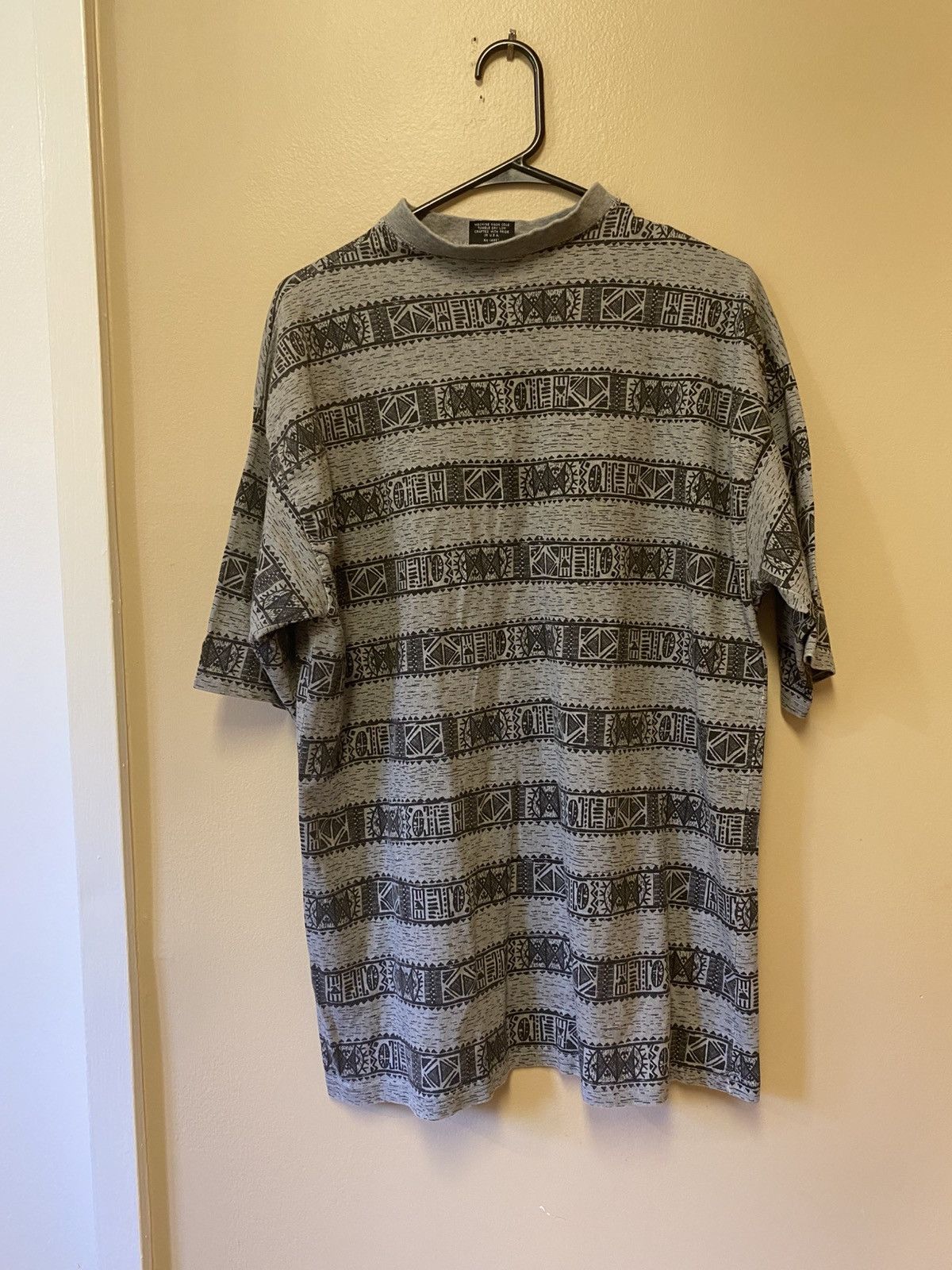 Vintage 34th Street Tribal Skater T-Shirt Size US L / EU 52-54 / 3 - 1 Thumbnail
