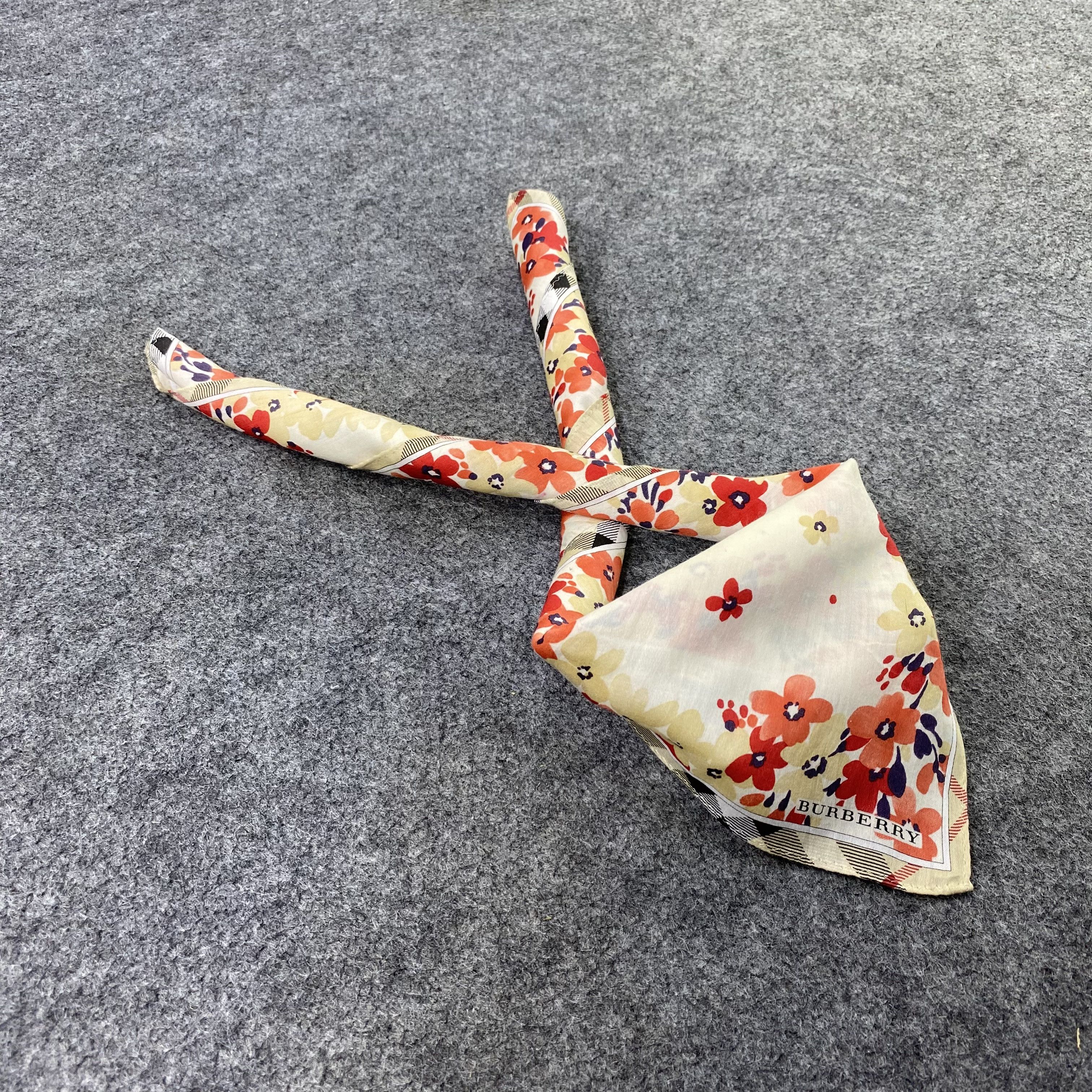 Burberry Burberry Handkerchief / Bandana / Neckerchief-B2353 Size ONE SIZE - 1 Thumbnail