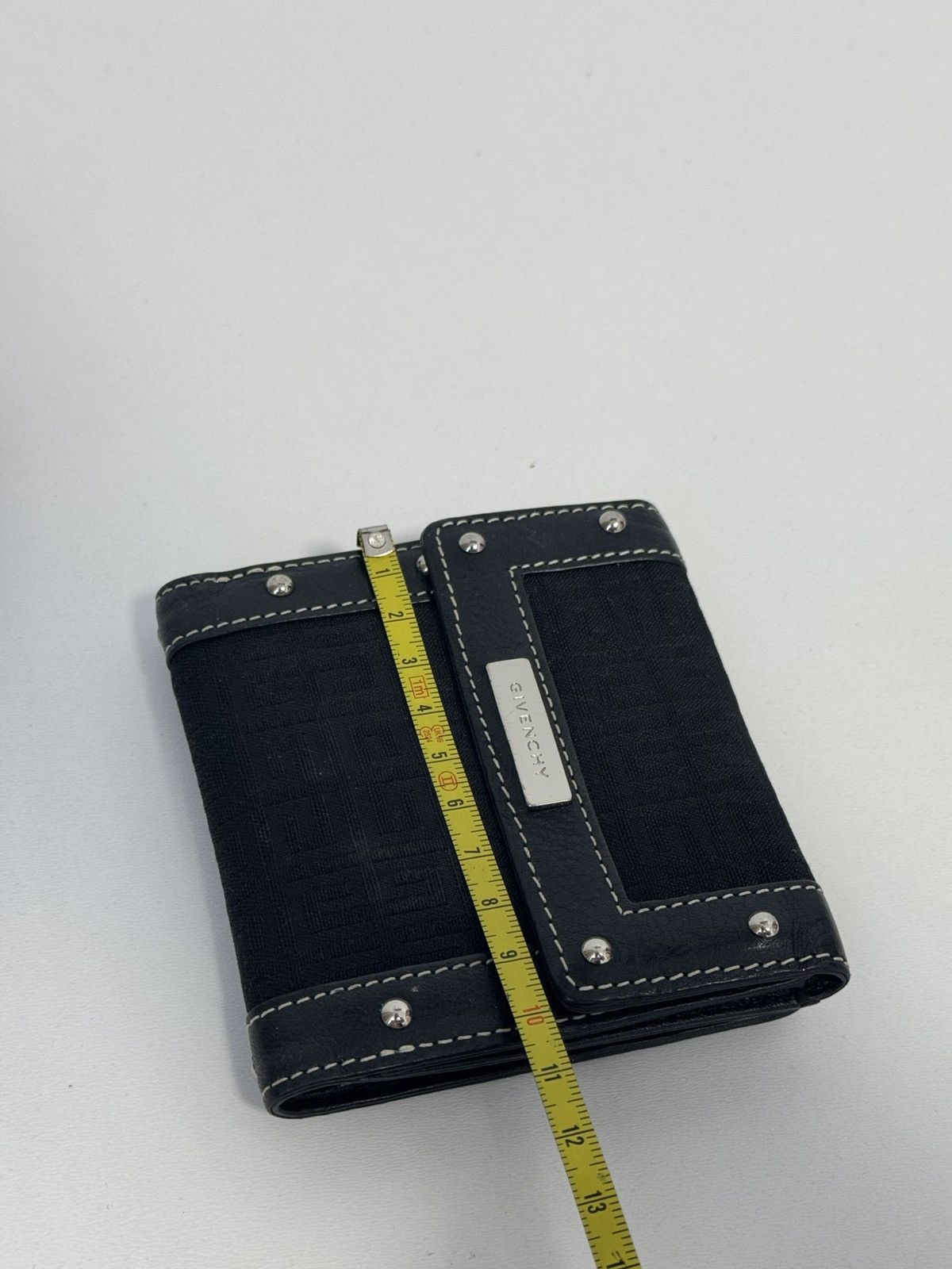 Givenchy Auth Givenchy Vintage Leather Compact Wallet Preowned Black Size ONE SIZE - 18 Thumbnail