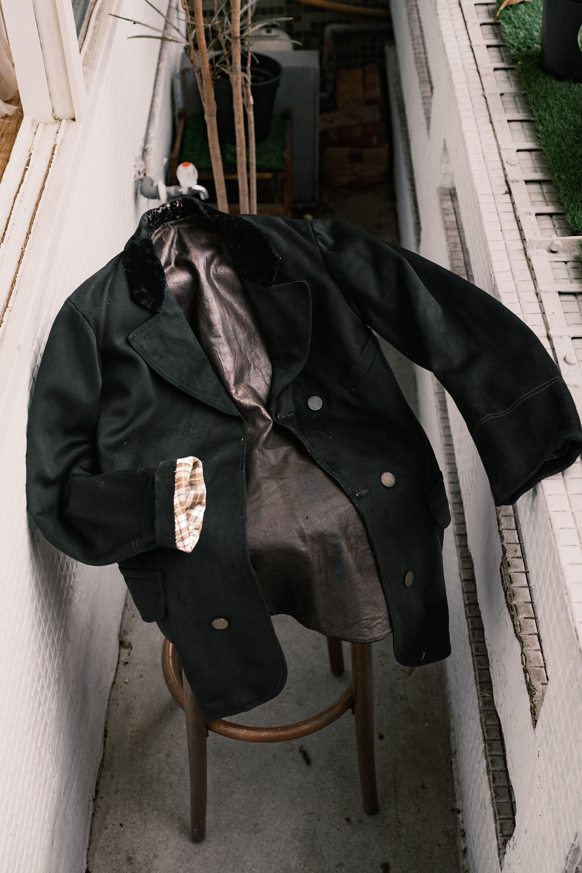 Vintage 1930s French velvet collar wool double-breasted sack coat Size 42R - 1 Thumbnail