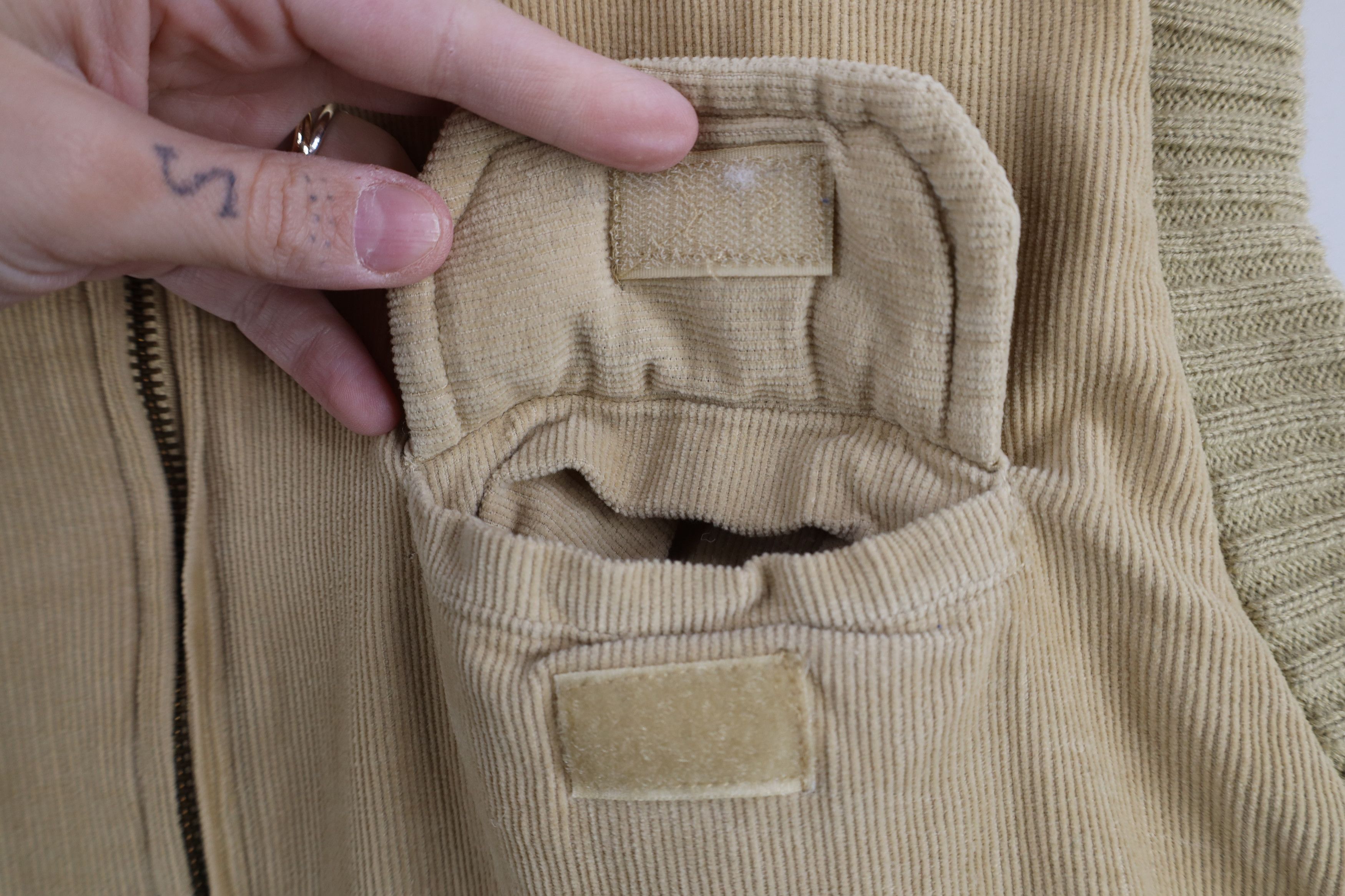 Vintage Vintage 70s Streetwear Corduroy Zip Vest Jacket Beige Size US L / EU 52-54 / 3 - 6 Thumbnail