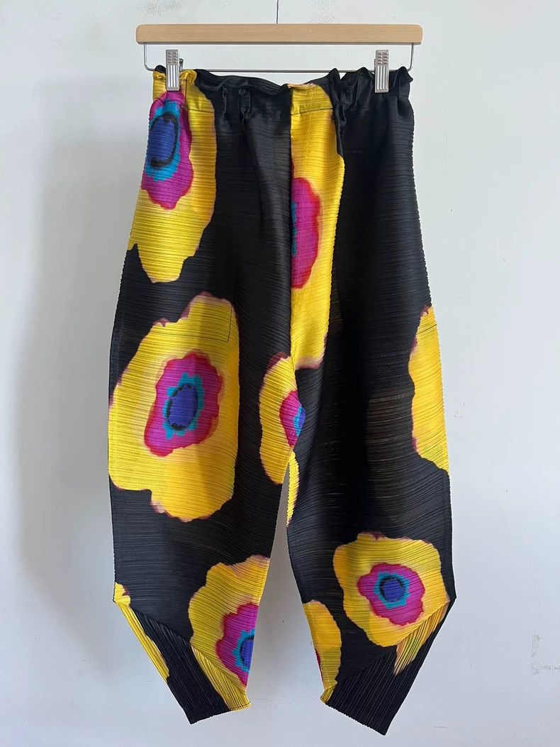 Issey Miyake Issey Miyake size:3 Yellow sunflowers, black trousers Size 22" - 1 Thumbnail