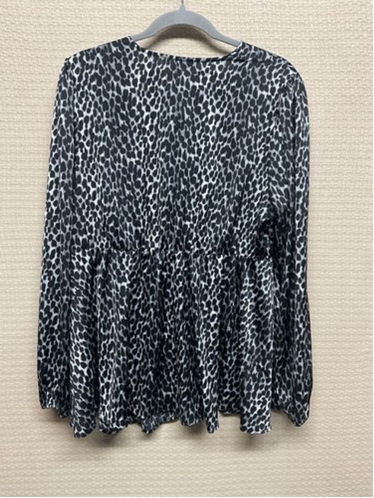 Torrid NWT Torrid Peplum Satin Long Slv. ButtonFront Blouse Women 1 Size ONE SIZE - 6 Thumbnail