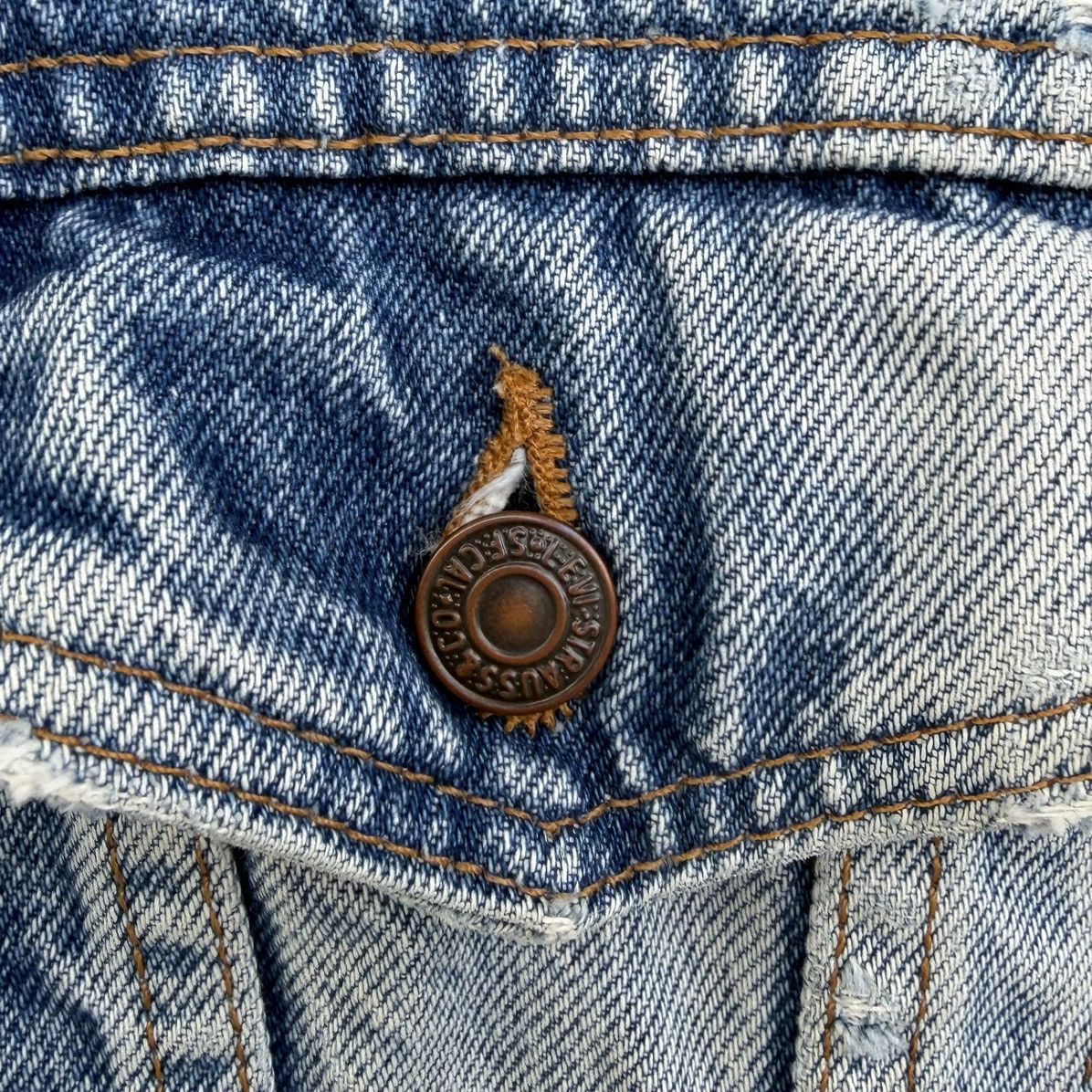 Levi's Vintage Levi’s Distressed Denim Light Wash Grunge Trucker Size US L / EU 52-54 / 3 - 17 Thumbnail