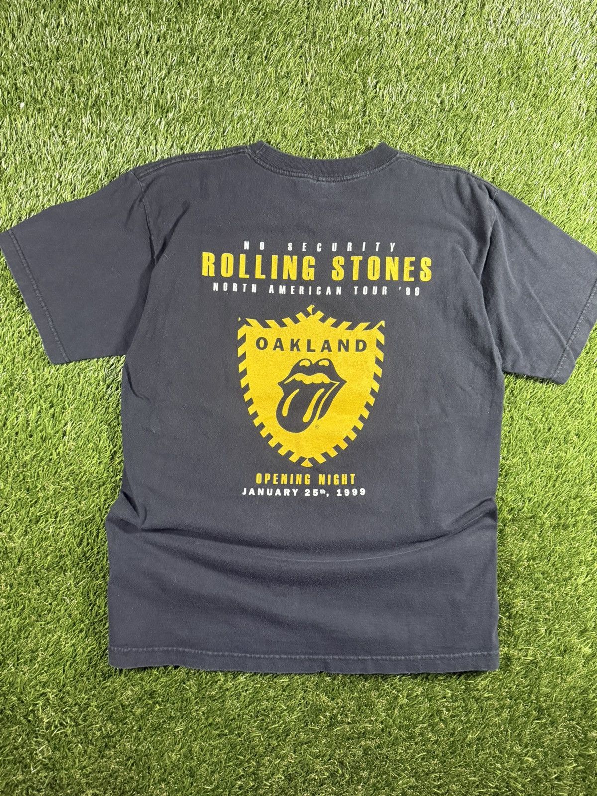 Band Tees Vintage 90s The Rolling Stones Oakland Tour Faded Band Tee Size US L / EU 52-54 / 3 - 3 Thumbnail
