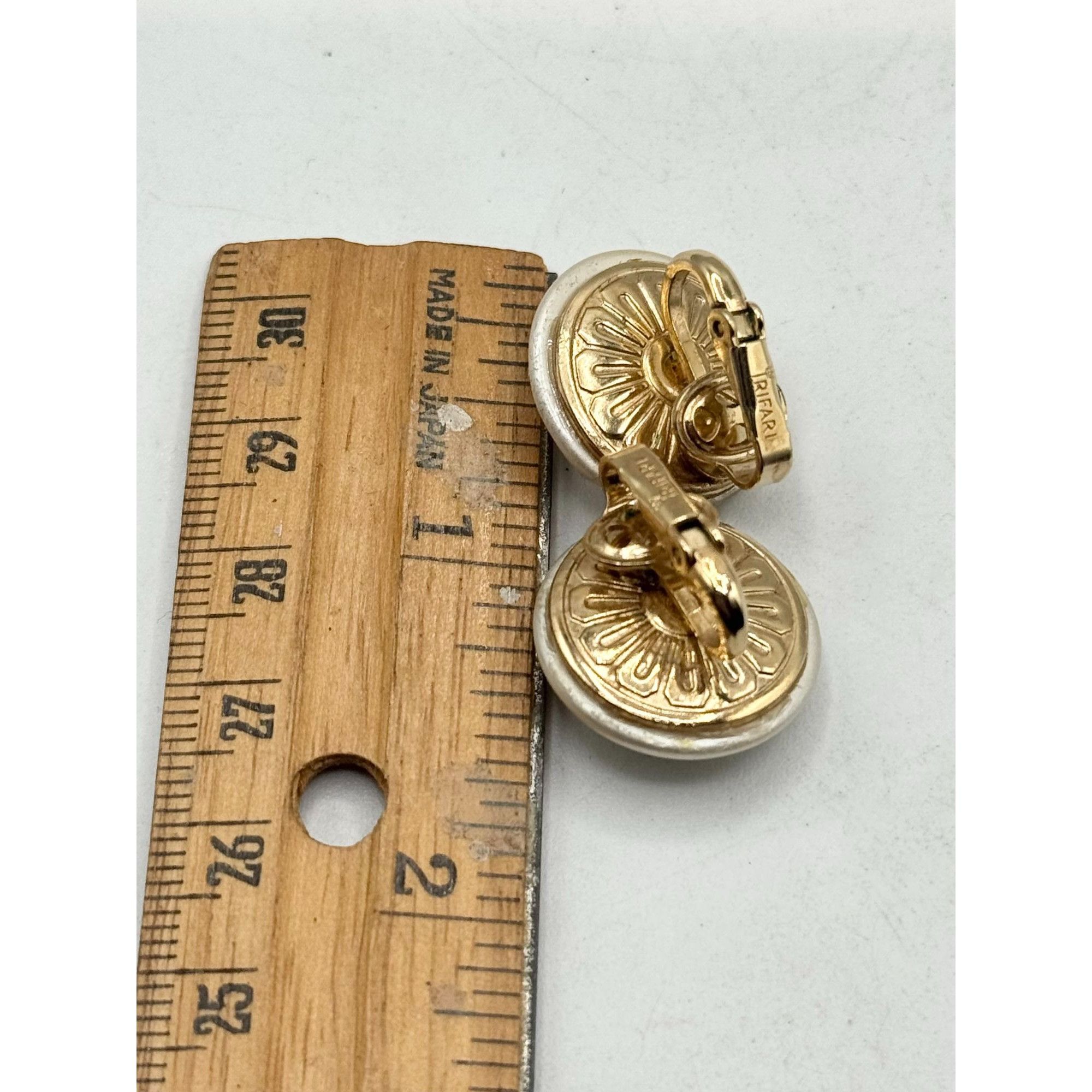 Vintage Vintage Crown Trifari Pearl clip on earrings Size ONE SIZE - 5 Thumbnail