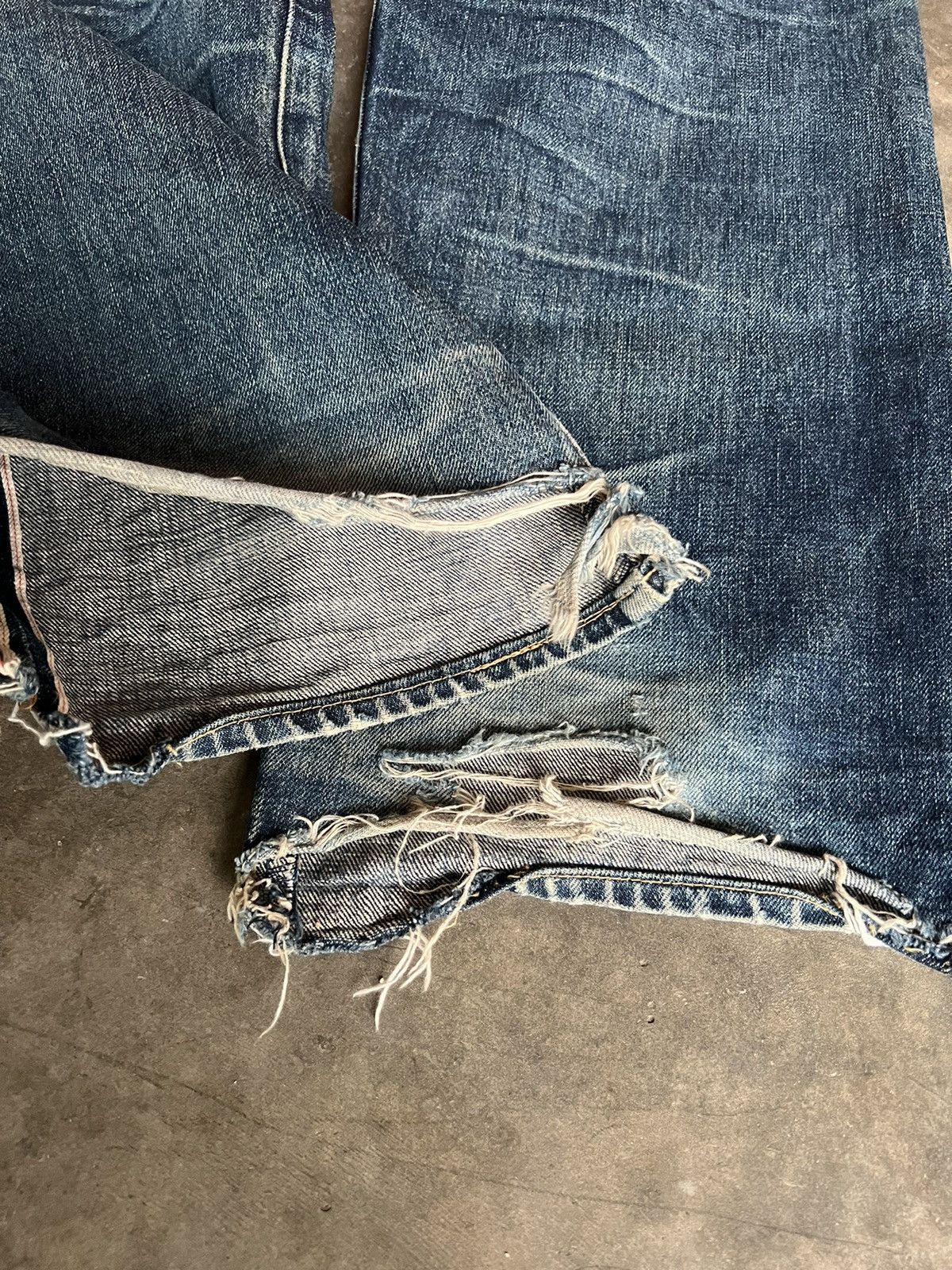 Levi's × Levi's Vintage Clothing VINTAGE LEVIS 702 BIG E SELVEDGE DISTRESSED JEANS Size US 32 / EU 48 - 11 Thumbnail