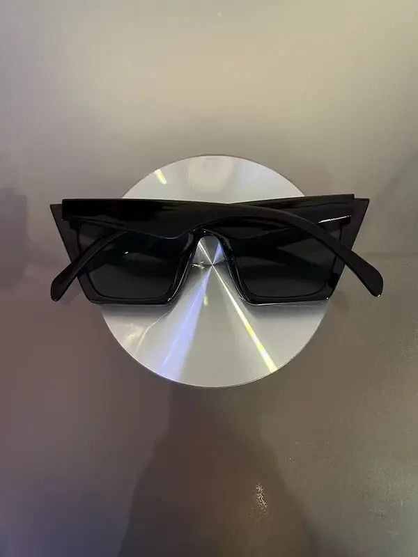 Japanese Brand Y2K Cat-Eyed Sunglasses Size ONE SIZE - 3 Thumbnail