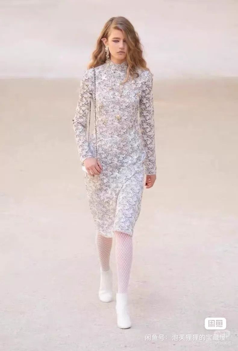 Chanel Chanel Long-sleeved lace dress with badge embroidery and p Size XXS / US 00 / IT 34 - 9 Thumbnail