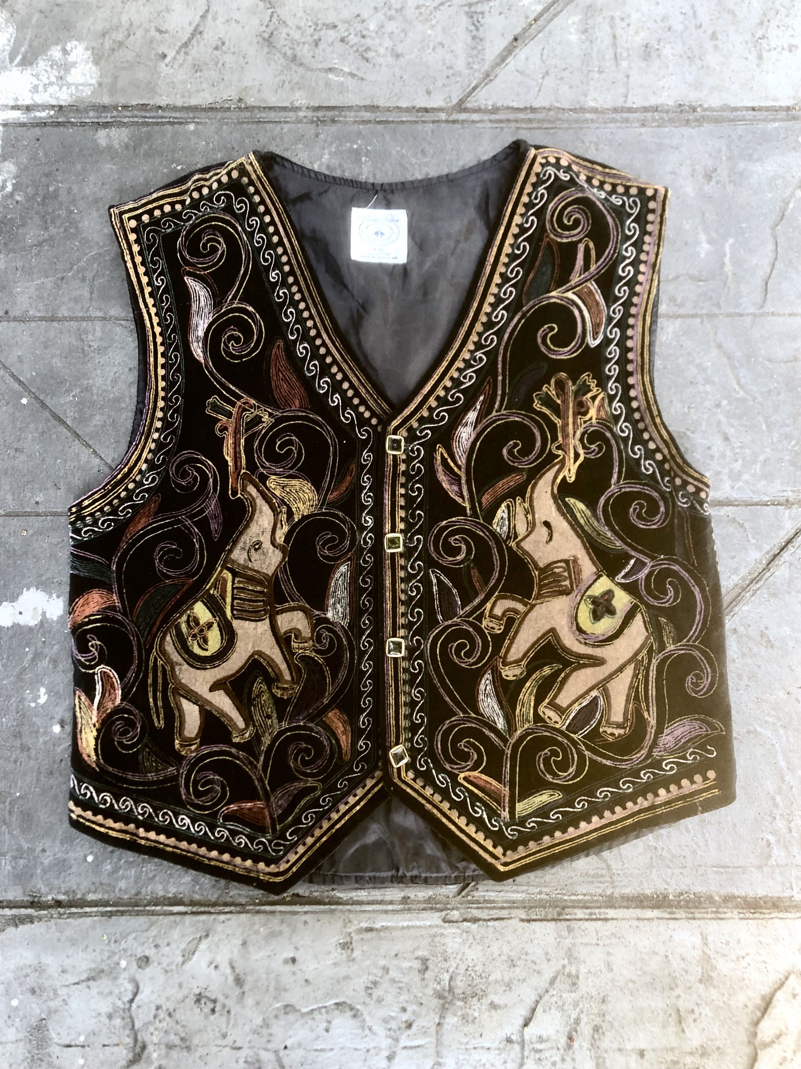 Brooks Brothers Brooks brothers 80s thai hill tribe velvet vest Size US XXL / EU 58 / 5 - 1 Thumbnail