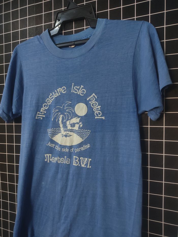 Vintage Vintage Treasure Isle Hotel T-shirt Size US S / EU 44-46 / 1 - 2 Thumbnail