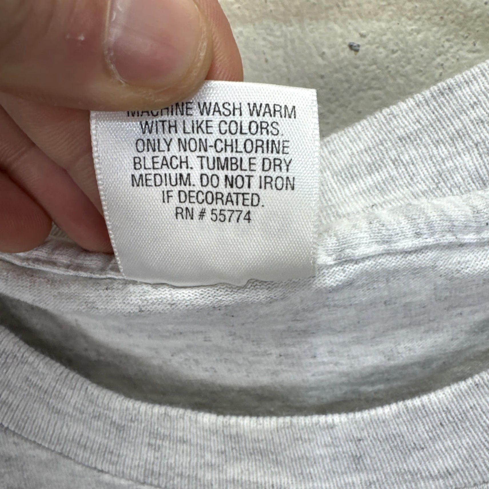 Tommy Hilfiger Vintage Murina LONGBOAT KEY FLORIDA T-SHIRT Gray Unisex Adults L Crew Neck Short Sleeve 90s USA Flag Graphic Floral Pattern? Wait no dais. Size US L / EU 52-54 / 3 - 4 Thumbnail