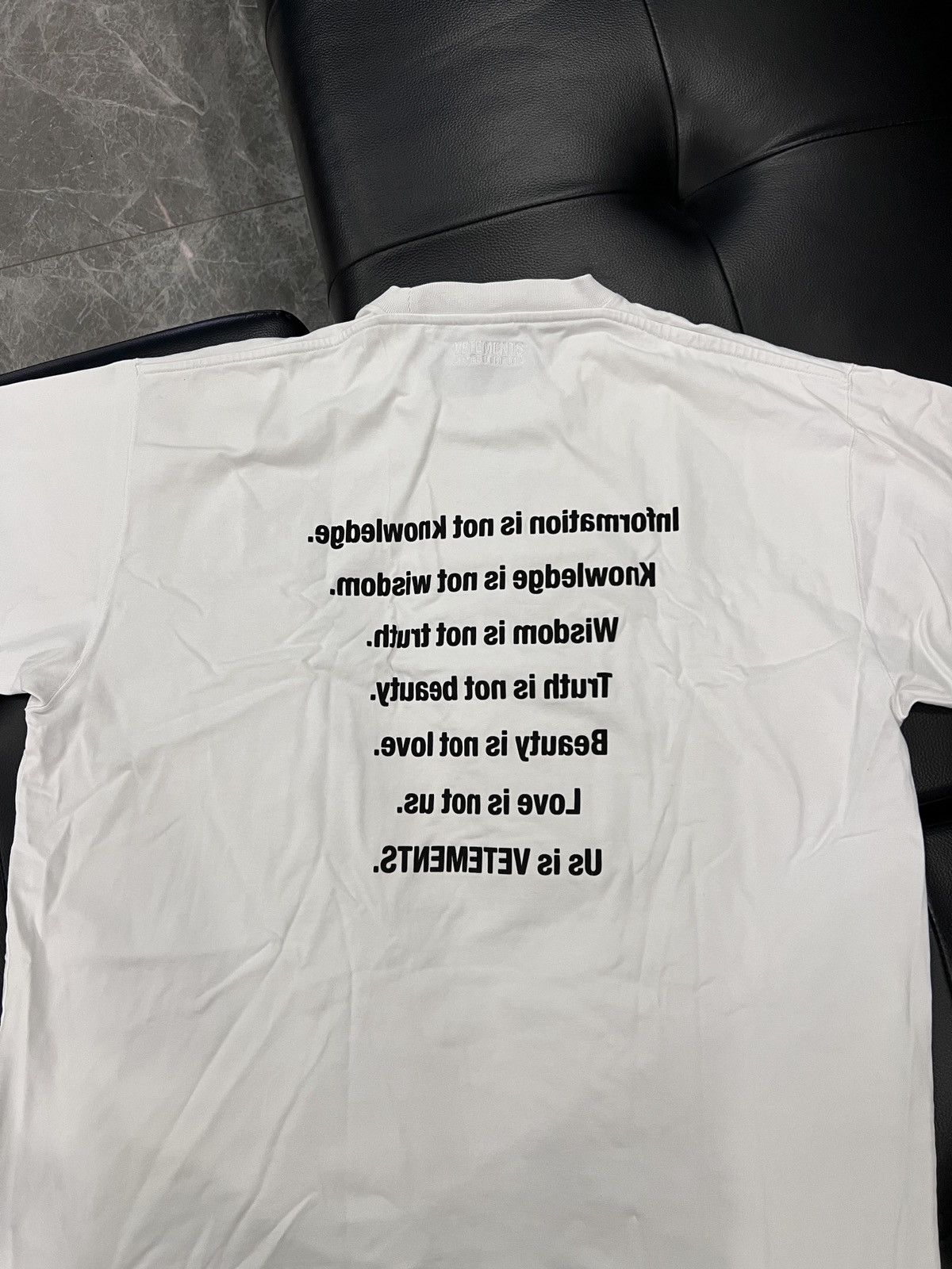 Vetements Vetements FW21 “Information Is Not Knowledge” T-Shirt Size US L / EU 52-54 / 3 - 12 Thumbnail