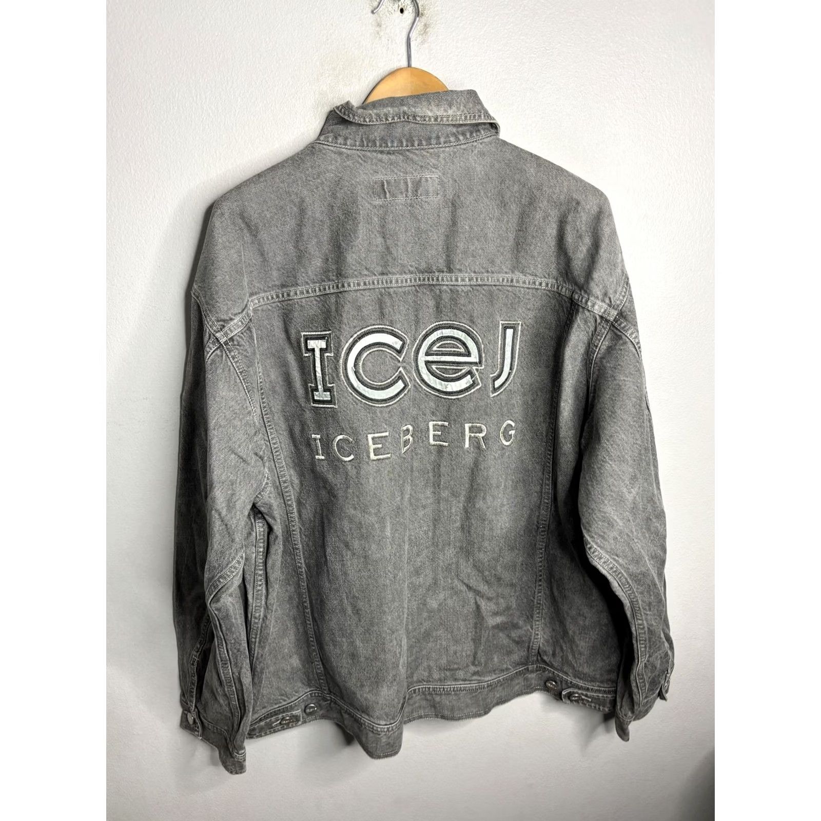 Vintage VINTAGE Iceberg Jacket Mens XL Denim Embroidered Italy 90s Size US L / EU 52-54 / 3 - 5 Thumbnail