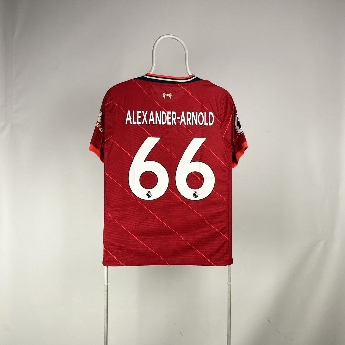Nike LIVERPOOL NIKE 2021/2022 FOOTBALL JERSEY ALEXANDER ARNOLD Size US S / EU 44-46 / 1 - 2 Thumbnail