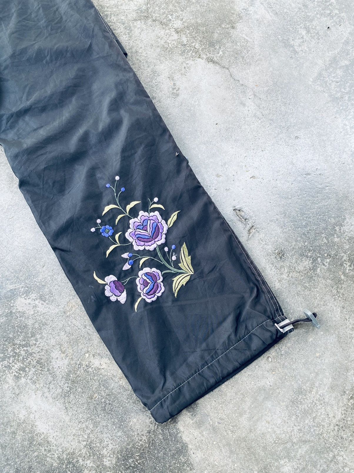 Gap Vintage Gap Embroidery Flower Distressed Pants Size US 28 / EU 44 - 6 Thumbnail