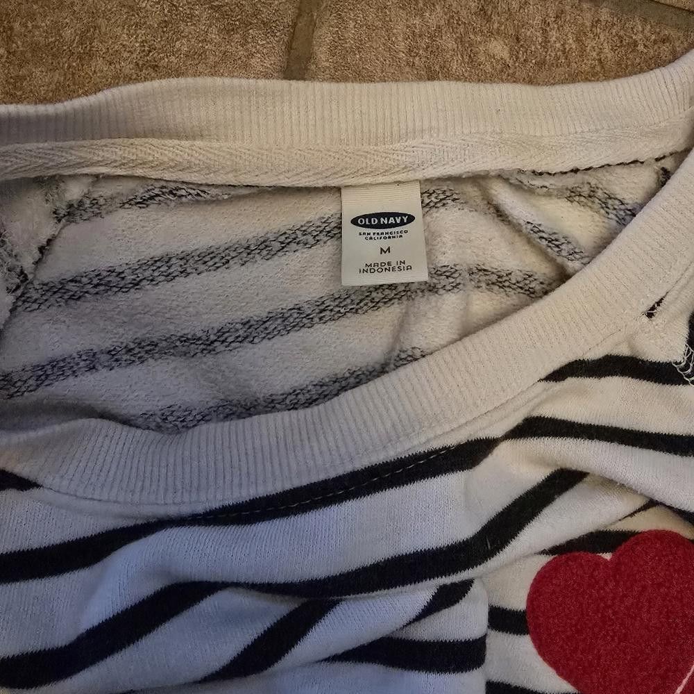 Old Navy White Black Heart ON Sweater Long Sleeve Size M / US 6-8 / IT 42-44 - 4 Thumbnail