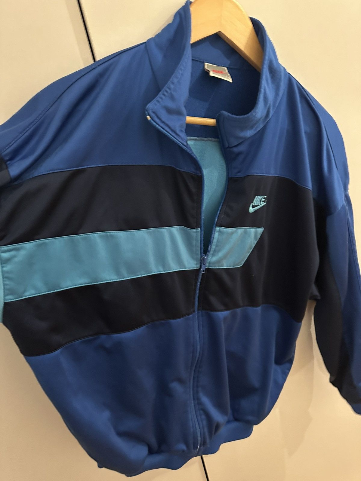 Nike Nike Jacket Windbreaker Size M Vintage Jacke Retro Size US M / EU 48-50 / 2 - 5 Thumbnail