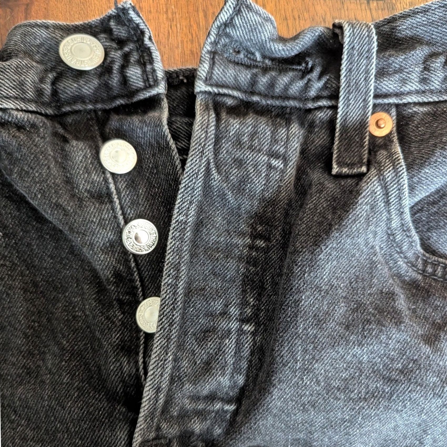 Levi's VINTAGE Levi's 501 Original Shorts Black Denim High Rise Raw Hem 25 Casual Womens Grunge 90s Punk Leather Patch Red Tab Top Quality Size 42" / US 20 - 3 Thumbnail