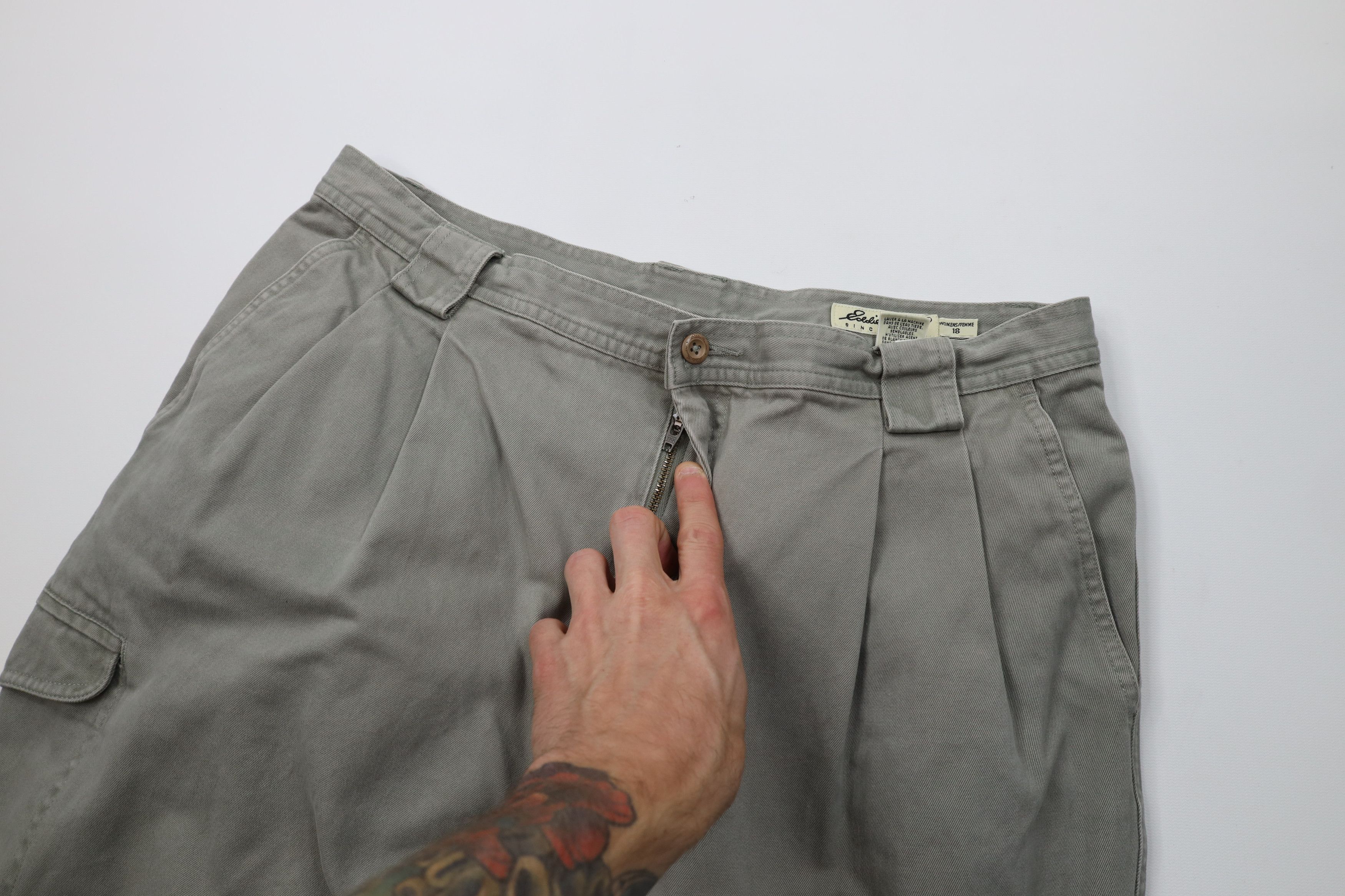 Eddie Bauer Vintage 90s Eddie Bauer Stonewash Heavy Cargo Trekking Pants Size 40" / US 18 - 7 Thumbnail
