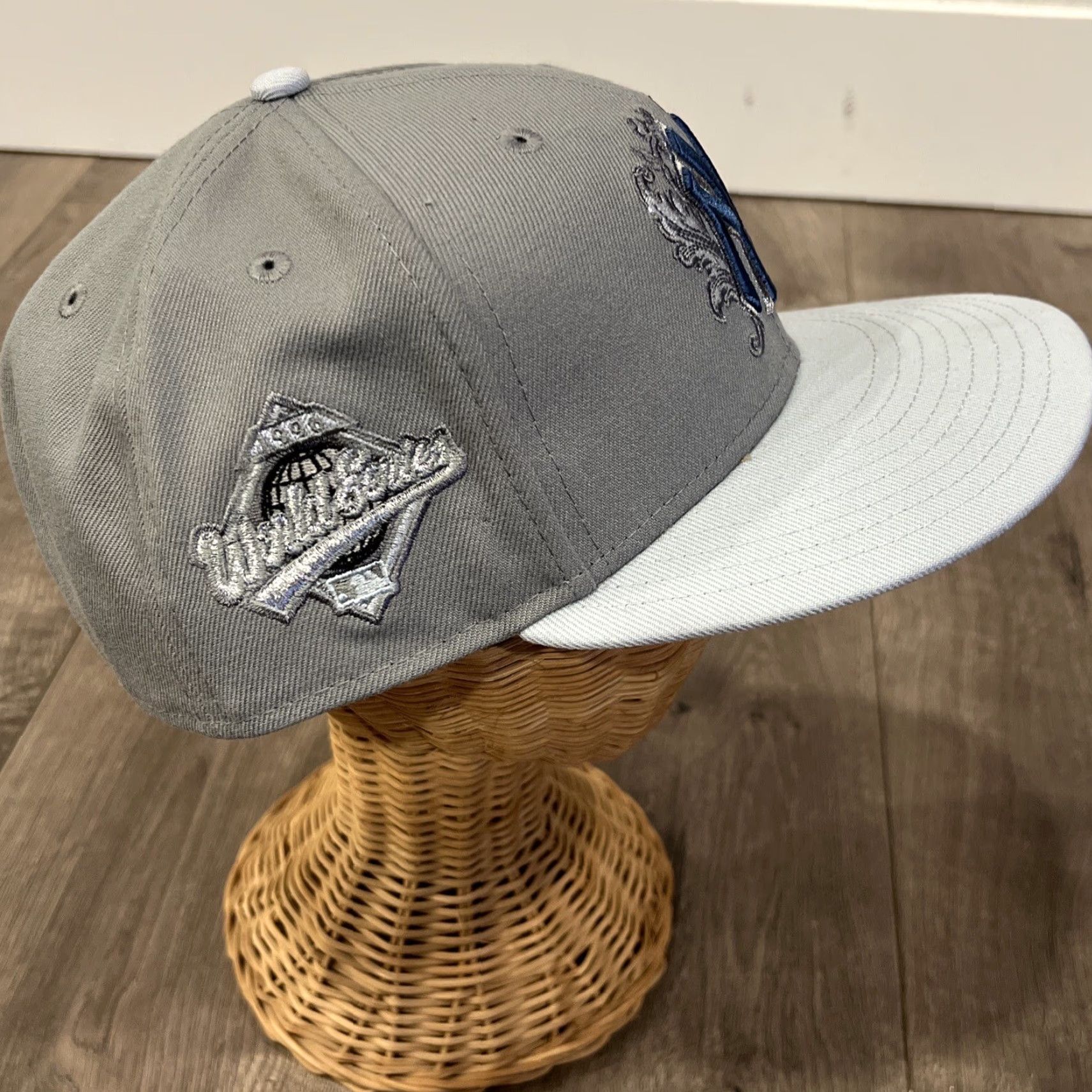 Vintage NEW YORK YANKEES Silver Baseball Cap 8 Exclusive London Mens Size ONE SIZE - 3 Thumbnail